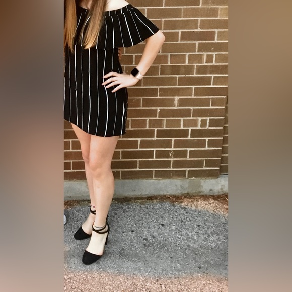 Stripped Forever 21 Dress Off the Shoulder - Picture 4 of 6